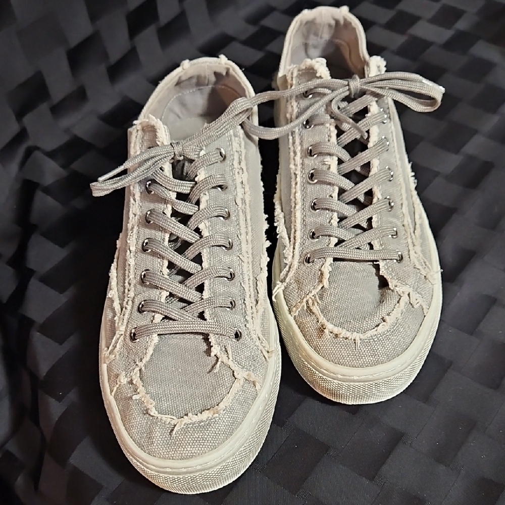 Nothing New Frayed Canvas Low Top Sneakers Gray Women’s Size 10M - Worn Once